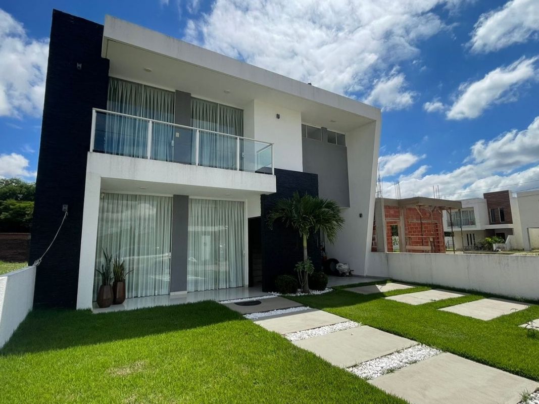 CASA DE 3 DORMITORIOS EN VENTA CONDOMINIO KERANA 1