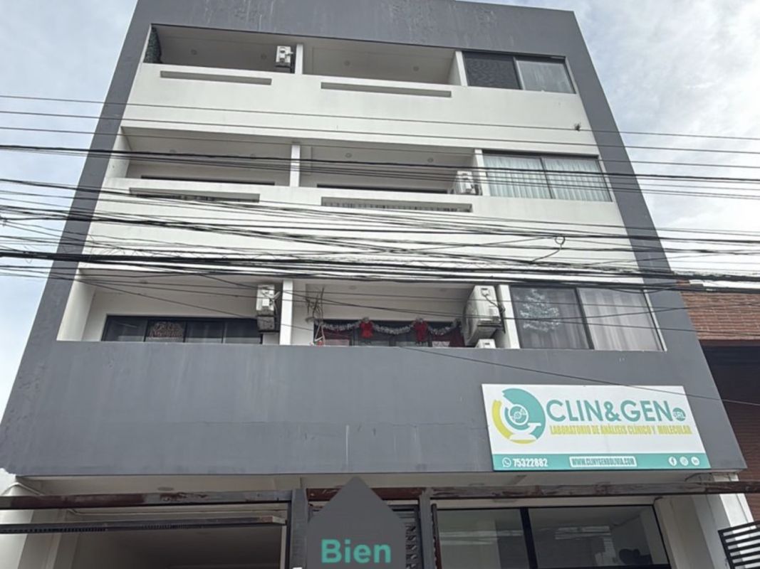 Tienda comercial en Alquiler sobre avenida - Zona Centro