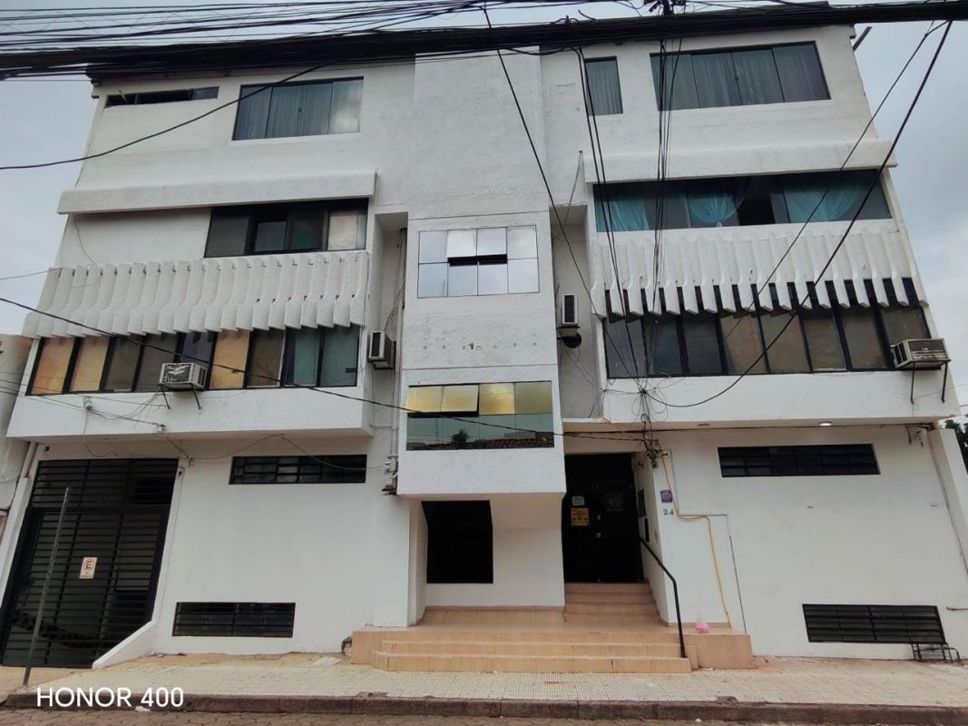 LOCAL COMERCIAL EN ALQUILER - CENTRO DE LA CIUDAD con parqueo propio
