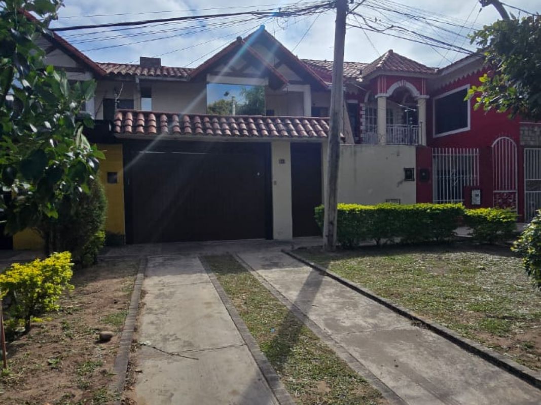CASA EN VENTA: 4TO ANILLO RADIAL 27