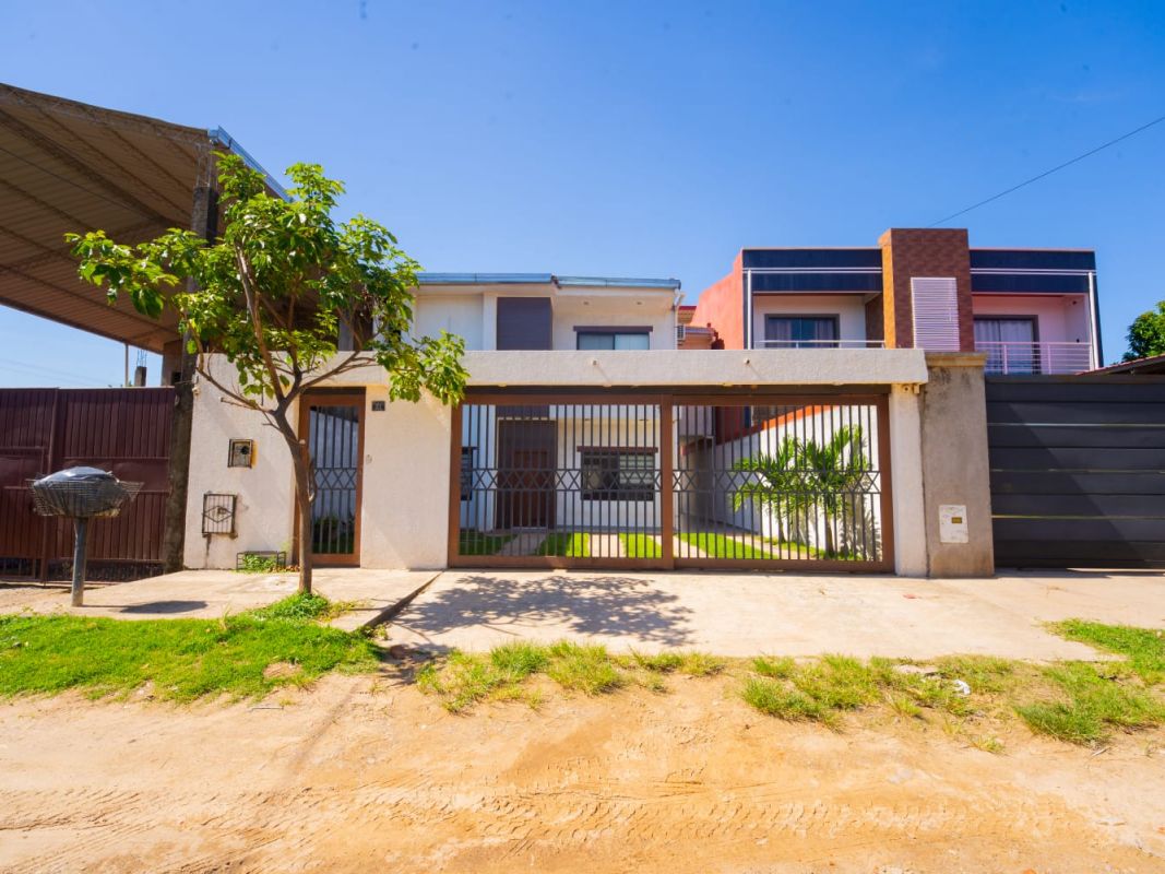 CASA DE 4 DORMITORIOS EN VENTA AV CUMAVI 8vo ANILLO