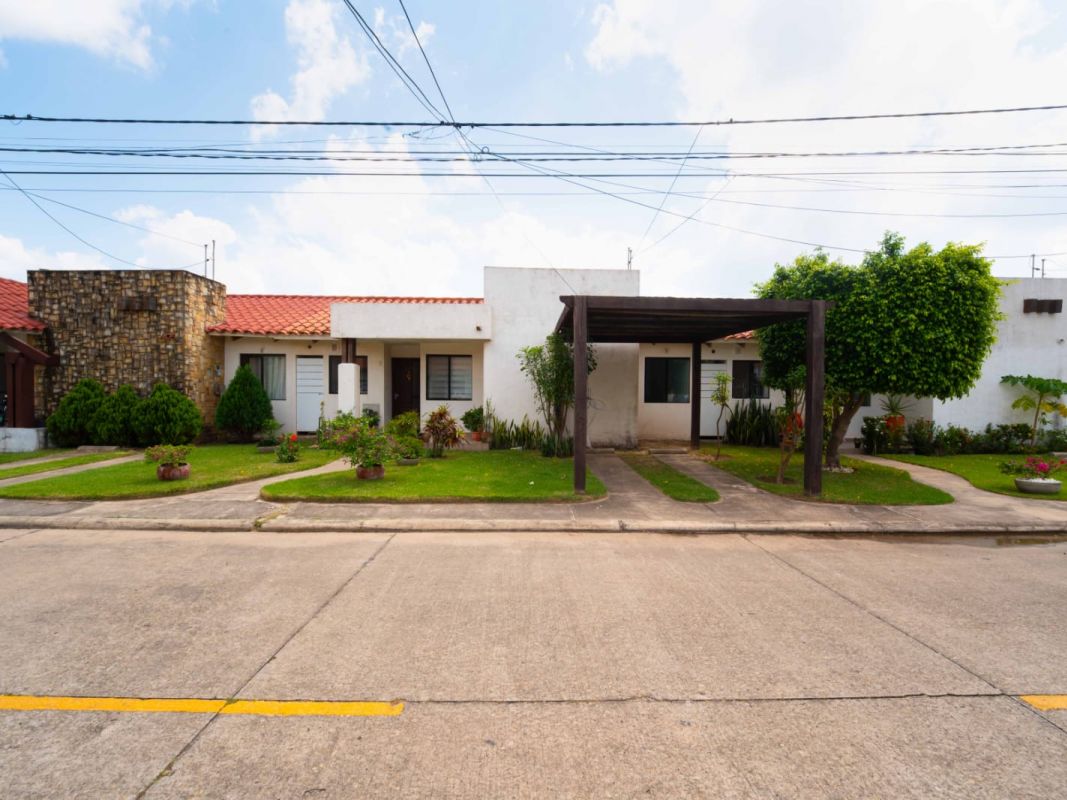 CASA EN VENTA, EN CONDOMINIO LA FONTANA FAMILY CLUB, ZONA NORTE