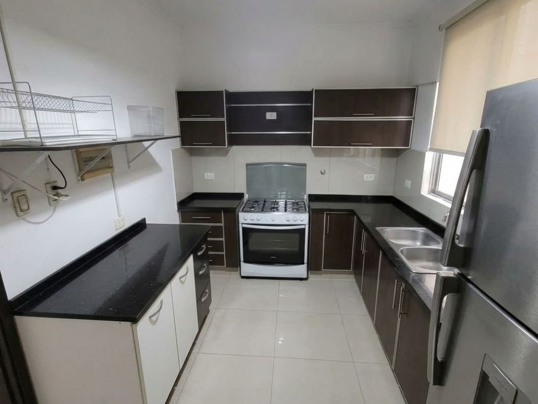 CASA DE 3 DORMITORIOS EN ALQUILER DENTRO DE CONDOMINIO