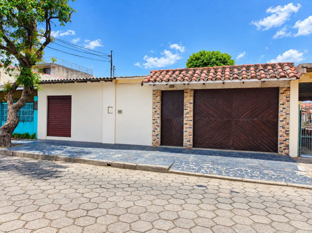 TERRENO CON CONSTRUCCION EN VENTA