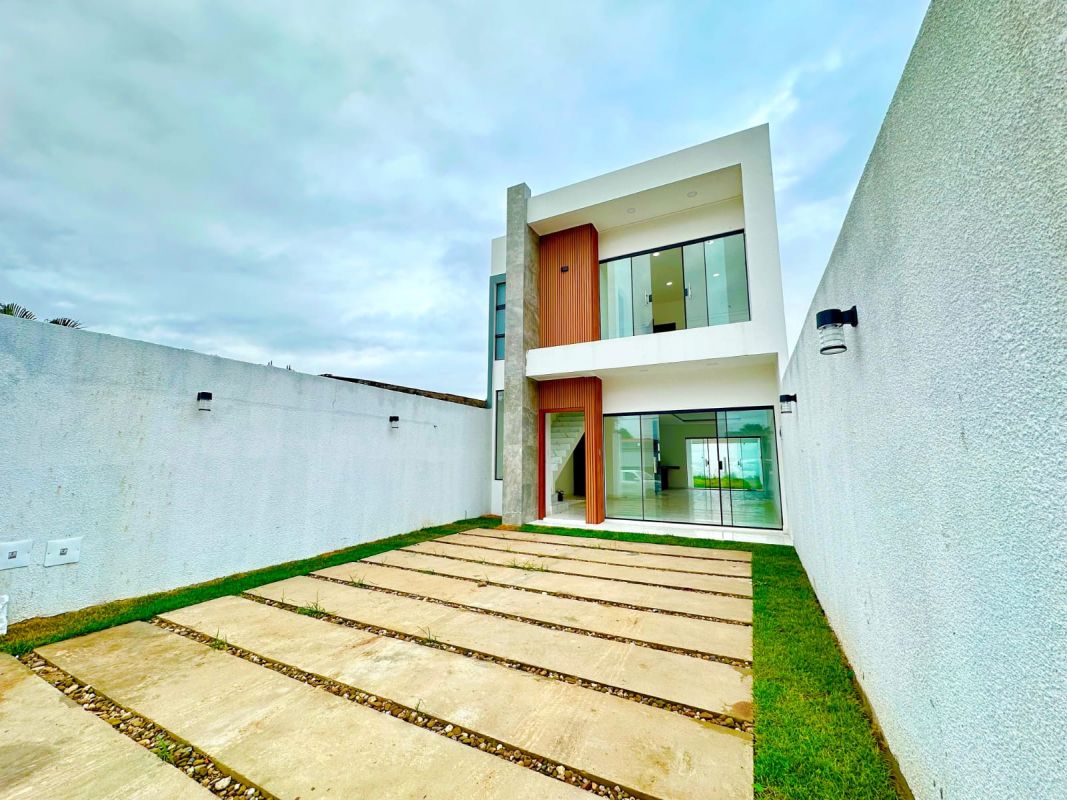 HERMOSA CASA A ESTRENAR, DE 2 PLANTAS, A UNA CUADRA DE LA AVENIDA, ZONA SUR