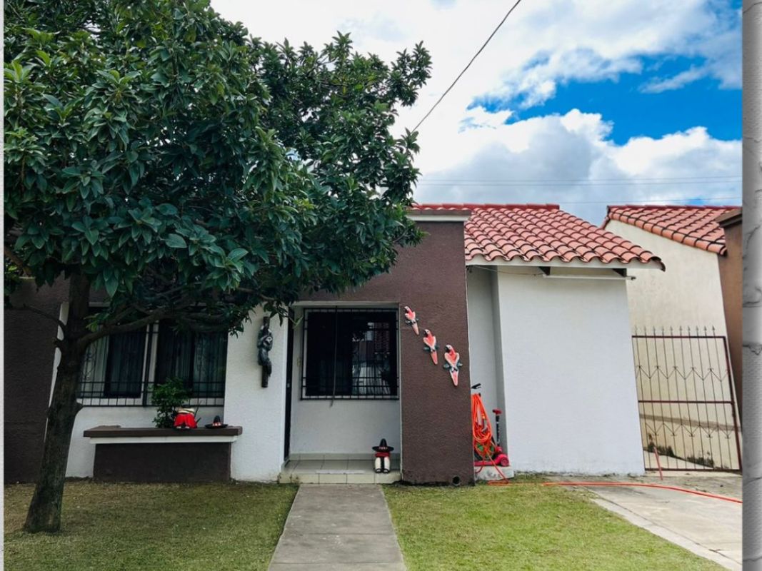 CASA EN CONDOMINIO EN VENTA ZONA ESTE