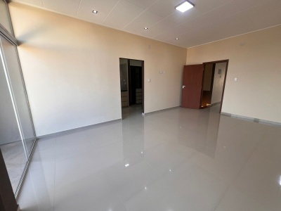 CASA DE 4 DORMITORIOS AV SANTOS DUMONT