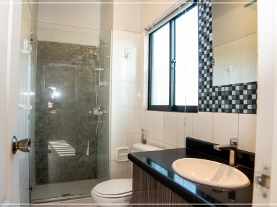 DEPARTAMENTO EN VENTA 4TO ANILLO Av BANZER CONDOMINIO VIAPAVE