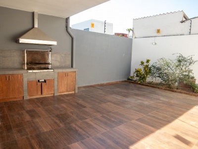 CASA de 2 Pisos EN VENTA