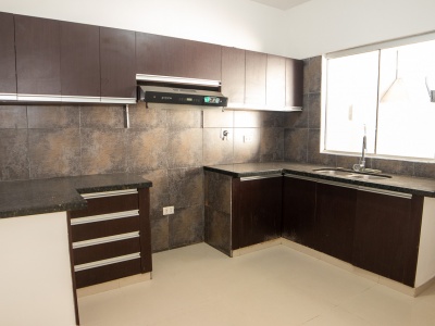 CASA de 2 Pisos EN VENTA