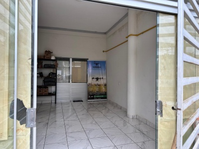 Casa con tienda comercial EN VENTA - ZONA CUMAVI