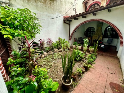 "CASA COMERCIAL EN VENTA, DE 480,80  M2, DE 2 PLANTAS, SOBRE CALLE CAMPERO"