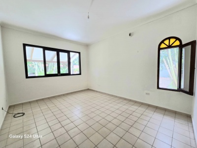 Cond. Cataluña, amplia casa en alquiler ubicada en condominio privado