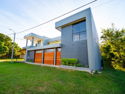 CASA COMERCIAL EN ESQUINA EN VENTA