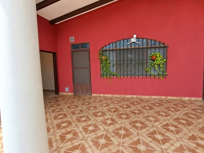 CASA EN VENTA ZONA AV LUJAN 8vo Y 9no ANILLO CON TIENDA AMPLIA