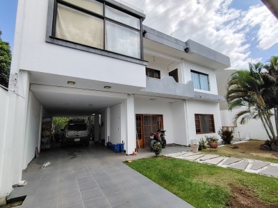 CASA EN VENTA PARA VIVIENDA Y OFICINAS 4to ANILLO Av. SANTOS DUMONT