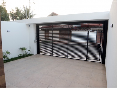 Casa 3 dormitorios Barrio Oriental (zona 4to anillo entre Canal Isuto y Radial 26)