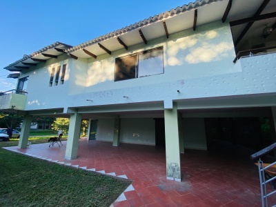HERMOSA CASA EN LAGUNA AZUL