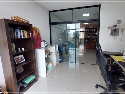 CASA EN VENTA PARA VIVIENDA Y OFICINAS 4to ANILLO Av. SANTOS DUMONT