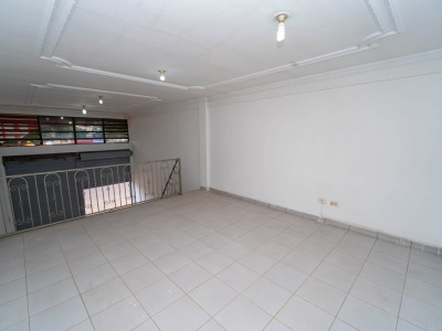 Esquina Comercial en Alquiler