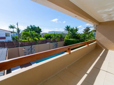 Hermosa y Cómoda Casa en Venta en Colinas del Urubo Sector I