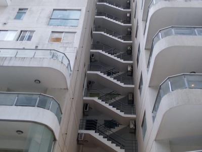 Amplio Dpto. en venta en 10mo. Piso del Edif. Punta del Este