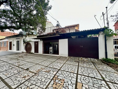 "CASA COMERCIAL EN VENTA, DE 480,80  M2, DE 2 PLANTAS, SOBRE CALLE CAMPERO"