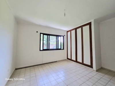 Cond. Cataluña, amplia casa en alquiler ubicada en condominio privado