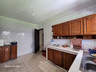 Cond. Cataluña, amplia casa en alquiler ubicada en condominio privado