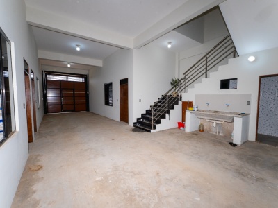 CASA EN VENTA CON GALPON