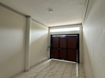 Casa con tienda comercial EN VENTA - ZONA CUMAVI
