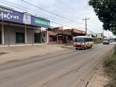 CASA COMERCIAL SOBRE AVENIDA PRINCIPAL EN VENTA