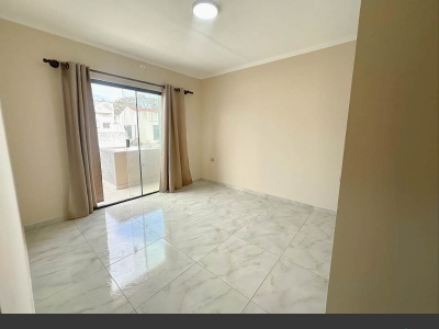 CASA A ESTRENAR SOBRE AV. DOBLE VIA LA GUARDIA
