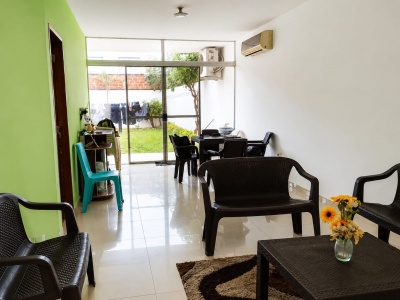 CASA DE 3 DORMITORIOS EN ANTICRETICO EN ZONA SUR.