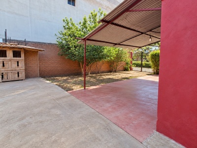 CASA EN VENTA ZONA AV LUJAN 8vo Y 9no ANILLO CON TIENDA AMPLIA