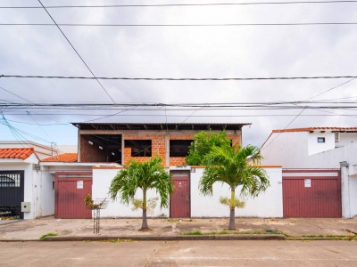 CASA EN VENTA BARRIO LA CHACARILLA
