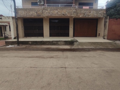 EN VENTA - CASA DE 2 PISOS