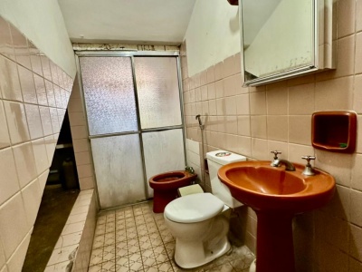 "CASA COMERCIAL EN VENTA, DE 480,80  M2, DE 2 PLANTAS, SOBRE CALLE CAMPERO"