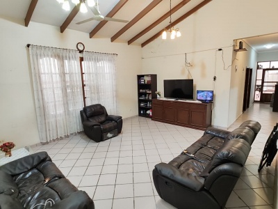 CASA INDEPENDIENTE DE 4 HABITACIONES EN ALQUILER EN ZONA ESTE