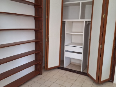 Cond. Cataluña, amplia casa en alquiler ubicada en condominio privado