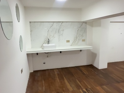 Tienda comercial en Alquiler sobre avenida - Zona Centro