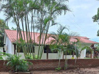 Cond. Cataluña, amplia casa en alquiler ubicada en condominio privado