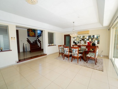 Hermosa y Cómoda Casa en Venta en Colinas del Urubo Sector I
