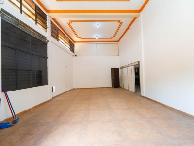 Esquina Comercial en Alquiler