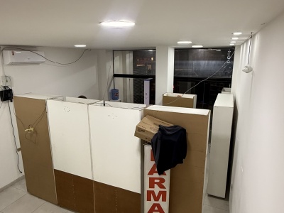 Tienda comercial en Alquiler sobre avenida - Zona Centro