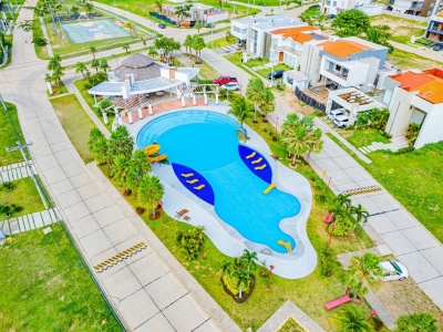 CASA EN VENTA COND. SANTA CRUZ DE LA COLINA