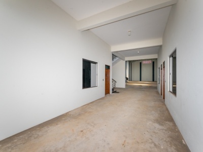 CASA EN VENTA CON GALPON