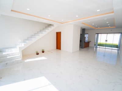 HERMOSA CASA A ESTRENAR, DE 2 PLANTAS, A UNA CUADRA DE LA AVENIDA, ZONA SUR