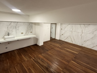 Tienda comercial en Alquiler sobre avenida - Zona Centro