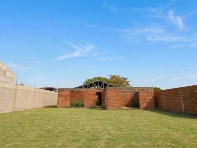 Terreno en venta con construcción zona este